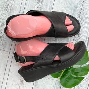 BORN BLACK LEATHER PLATFORM BUCKLE SANDAL SIZE 9 GUC